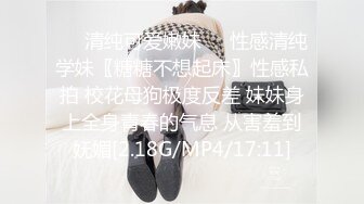 太平洋商贸大厦16楼的小骚娘们❤️叉开双腿暴露隐私部位让我拍